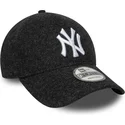 svart-kurvad-snapback-keps-9forty-melton-wool-fran-new-york-yankees-mlb-av-new-era