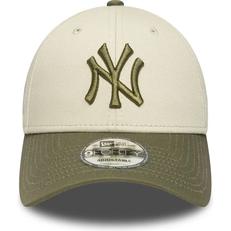 cappellino-curvo-beige-e-verde-regolabile-9forty-side-patch-di-new-york-yankees-mlb-di-new-era