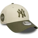 cappellino-curvo-beige-e-verde-regolabile-9forty-side-patch-di-new-york-yankees-mlb-di-new-era