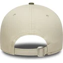 verstellbare-9forty-side-patch-kappe-in-beige-und-grun-der-new-york-yankees-mlb-von-new-era