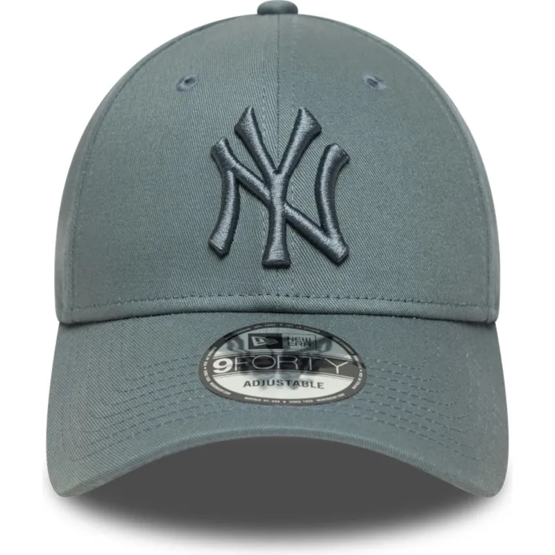 graue-verstellbare-curved-cap-mit-grauem-logo-9forty-league-essential-der-new-york-yankees-mlb-von-new-era