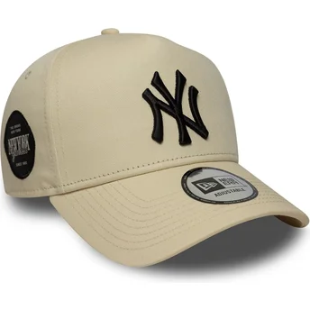 Cappellino beige con visiera curva snapback 9FORTY E Frame Side Patch dei New York Yankees MLB di New Era