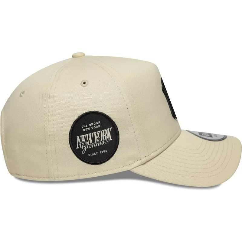 beige-buet-snapback-9forty-e-frame-side-patch-kasket-af-new-york-yankees-mlb-fra-new-era