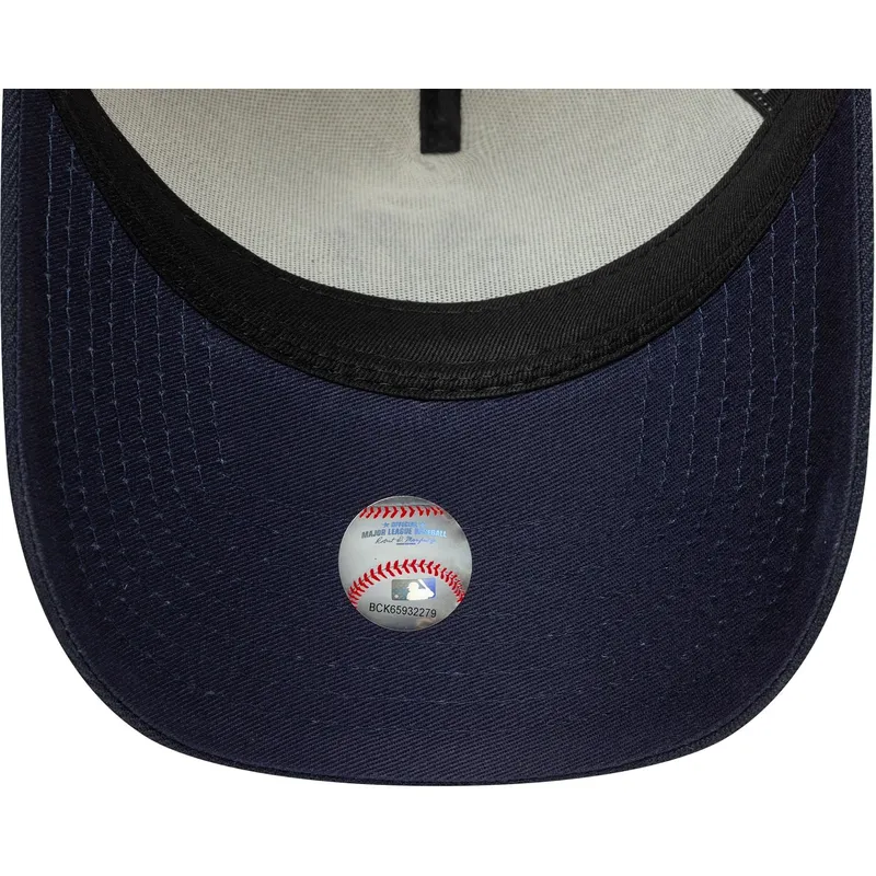 bezowo-granatowa-czapka-z-zakrzywionym-daszkiem-snapback-9forty-e-frame-z-naszywka-world-series-new-york-yankees-mlb-od-new-era