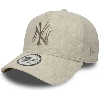 Beige buet kasket snapback med beige logo 9FORTY E Frame Melton fra New York Yankees MLB fra New Era