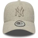 beige-buet-kasket-snapback-med-beige-logo-9forty-e-frame-melton-fra-new-york-yankees-mlb-fra-new-era