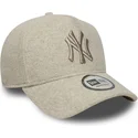 casquette-courbee-beige-snapback-avec-logo-beige-9forty-e-frame-melton-new-york-yankees-mlb-new-era
