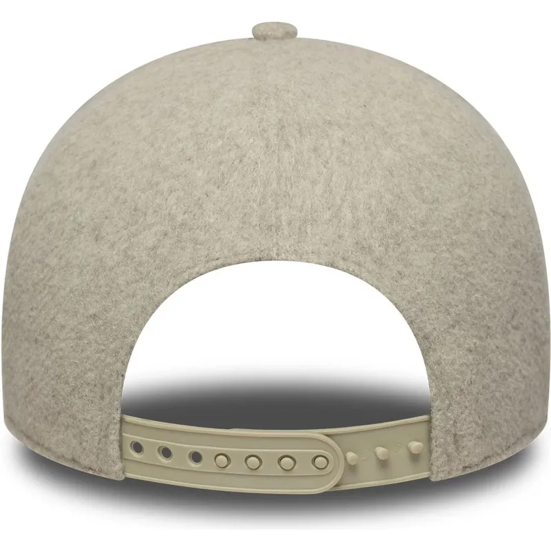 gorra-curva-beige-snapback-con-logo-beige-9forty-e-frame-melton-de-new-york-yankees-mlb-de-new-era