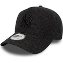 schwarze-snapback-kappe-mit-gebogenem-schirm-und-schwarzem-logo-9forty-e-frame-melton-der-new-york-yankees-mlb-von-new-era