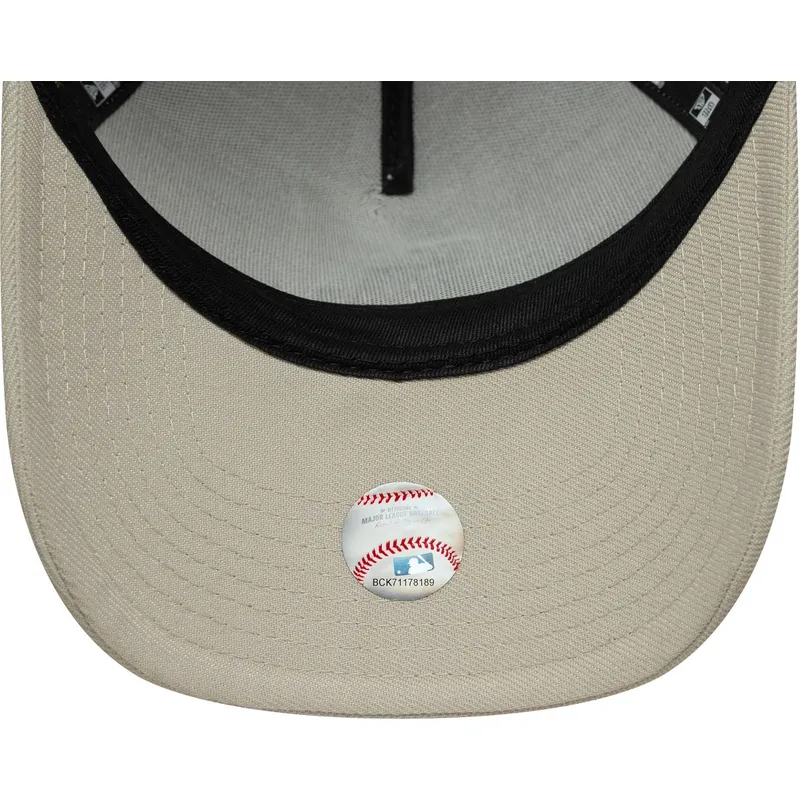 bezowa-czapka-z-daszkiem-typu-snapback-z-bezowym-logo-9forty-e-frame-tonal-icon-los-angeles-dodgers-mlb-marki-new-era