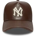 justerbar-brun-bojd-keps-9forty-e-frame-img-leather-new-york-yankees-mlb-fran-new-era