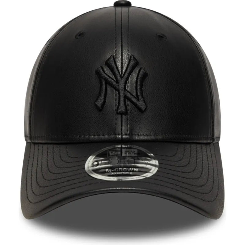 svart-bojd-snapback-keps-med-svart-logotyp-9forty-m-crown-pu-av-new-york-yankees-mlb-fran-new-era