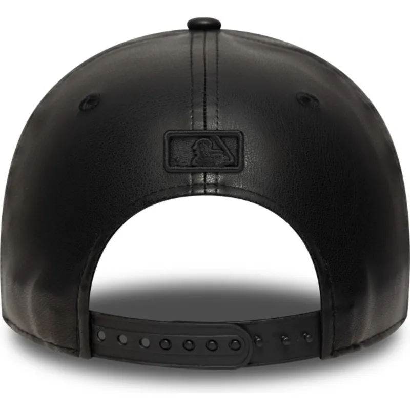 gorra-curva-negra-snapback-con-logo-negro-9forty-m-crown-pu-de-new-york-yankees-mlb-de-new-era