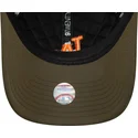 cappellino-verde-con-visiera-curva-regolabile-con-logo-arancione-9twenty-quilted-dei-los-angeles-dodgers-mlb-di-new-era