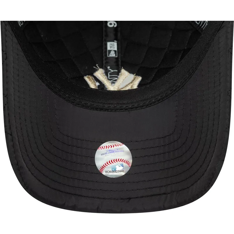 new-era-new-york-yankees-mlb-9twenty-quilted-svart-justerbar-bojd-keps-med-beige-logotyp