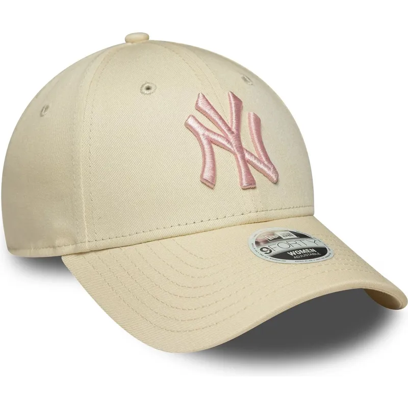 beige-justerbar-bojd-keps-for-kvinnor-med-rosa-logotyp-9forty-league-essential-new-york-yankees-mlb-fran-new-era