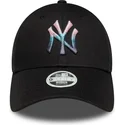 czarna-regulowana-czapka-z-zakrzywionym-daszkiem-dla-kobiet-9forty-metallic-logo-new-york-yankees-mlb-od-new-era