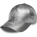 new-era-new-york-yankees-mlb-9forty-metallic-justerbar-solvfarvet-kvindekasket
