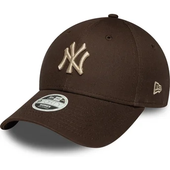 Cappello curvo marrone regolabile da donna con logo beige 9FORTY League Essential dei New York Yankees MLB di New Era
