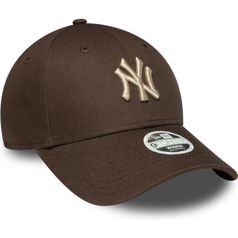 brun-justerbar-damkeps-med-bojd-skarm-och-beige-logotyp-9forty-league-essential-new-york-yankees-mlb-fran-new-era