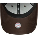 cappello-curvo-marrone-regolabile-da-donna-con-logo-beige-9forty-league-essential-dei-new-york-yankees-mlb-di-new-era