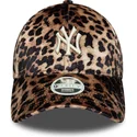 cappellino-curvo-leopardato-regolabile-da-donna-9forty-leo-velour-dei-new-york-yankees-mlb-di-new-era