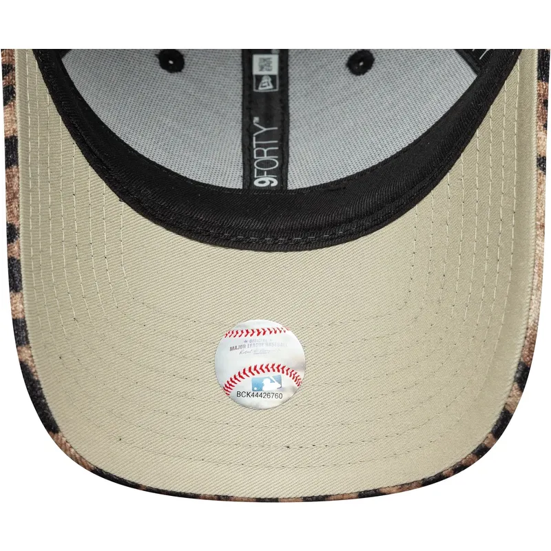 cappellino-curvo-leopardato-regolabile-da-donna-9forty-leo-velour-dei-new-york-yankees-mlb-di-new-era