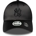 9forty-satin-bow-back-new-york-yankees-mlb-di-new-era-cappello-nero-con-visiera-curva-regolabile-per-donna-con-logo-nero