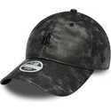 cappellino-nero-con-visiera-curva-regolabile-da-donna-con-logo-nero-9twenty-worn-pu-dei-new-york-yankees-mlb-di-new-era