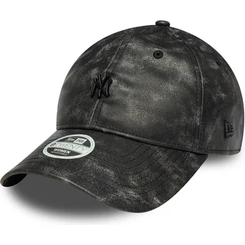 Cappellino nero con visiera curva regolabile da donna con logo nero 9TWENTY Worn PU dei New York Yankees MLB di New Era