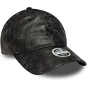 cappellino-nero-con-visiera-curva-regolabile-da-donna-con-logo-nero-9twenty-worn-pu-dei-new-york-yankees-mlb-di-new-era