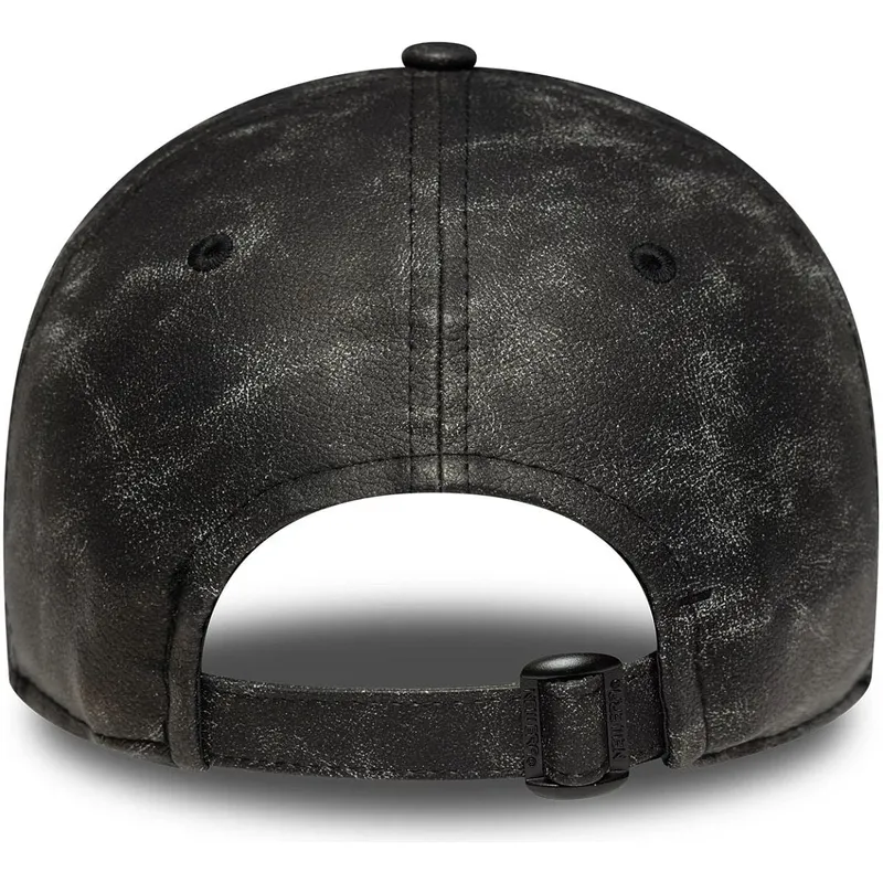 czarna-regulowana-czapka-z-zakrzywionym-daszkiem-dla-kobiet-z-czarnym-logo-9twenty-worn-pu-new-york-yankees-mlb-od-new-era