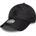 schwarze-verstellbare-damen-cap-mit-gebogenem-schirm-und-schwarzem-logo-9twenty-padded-von-new-york-yankees-mlb-von-new-era