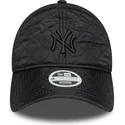 svart-bojd-justerbar-keps-for-dam-med-svart-logotyp-9twenty-padded-fran-new-york-yankees-mlb-av-new-era