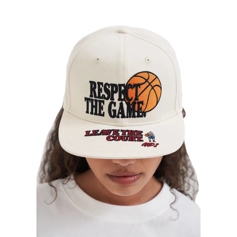 czapka-z-plaskim-daszkiem-bezowa-snapback-respect-the-game-slogan-od-and1