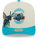 cappello-snapback-beige-e-blu-curva-9fifty-a-frame-precurved-hardwood-classics-dei-charlotte-hornets-nba-di-new-era