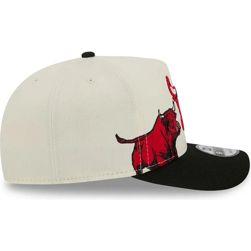 bezowo-czarna-czapka-z-zakrzywionym-daszkiem-snapback-9fifty-a-frame-precurved-hardwood-classics-chicago-bulls-nba-od-new-era