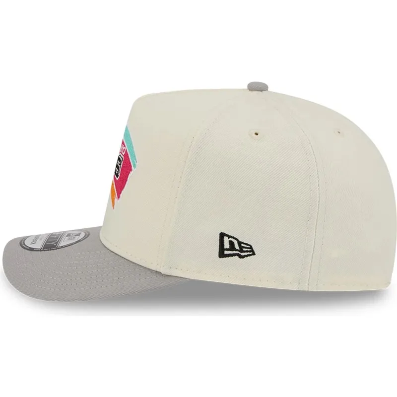 cappellino-curvo-beige-e-grigio-snapback-9fifty-a-frame-precurved-hardwood-classics-di-san-antonio-spurs-nba-di-new-era