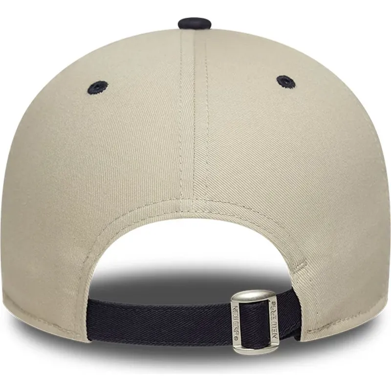 cappellino-curva-beige-e-blu-marino-regolabile-del-fc-barcelona-laliga-9forty-contrast-di-new-era