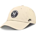 cappellino-curvo-beige-regolabile-club-unstructured-in-cotone-organico-dei-new-york-yankees-mlb-di-nike