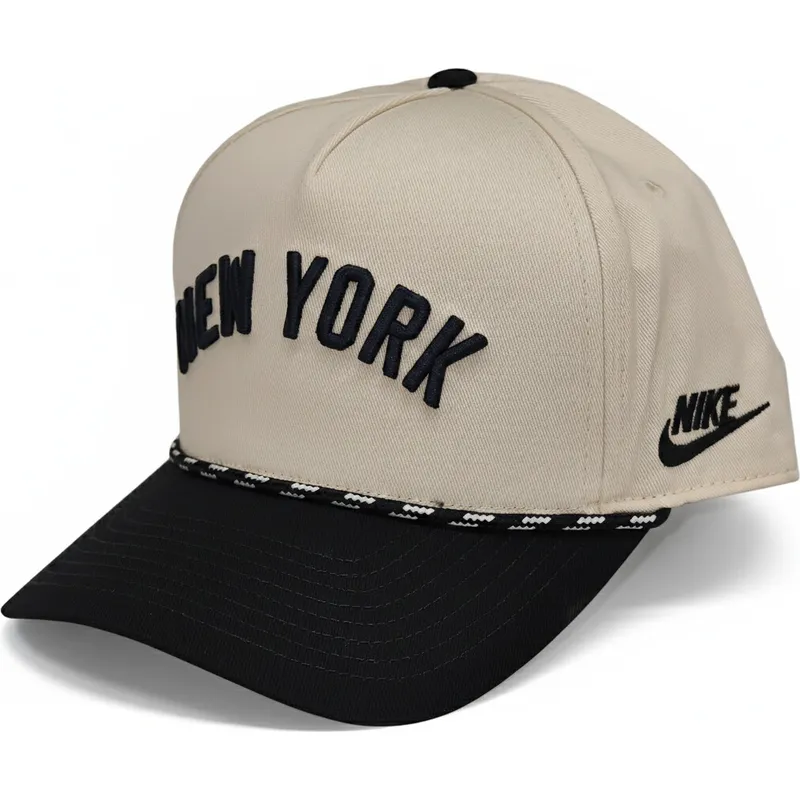 beige-und-schwarze-snapback-kappe-mit-gebogenem-schirm-rise-structured-new-york-yankees-mlb-von-nike