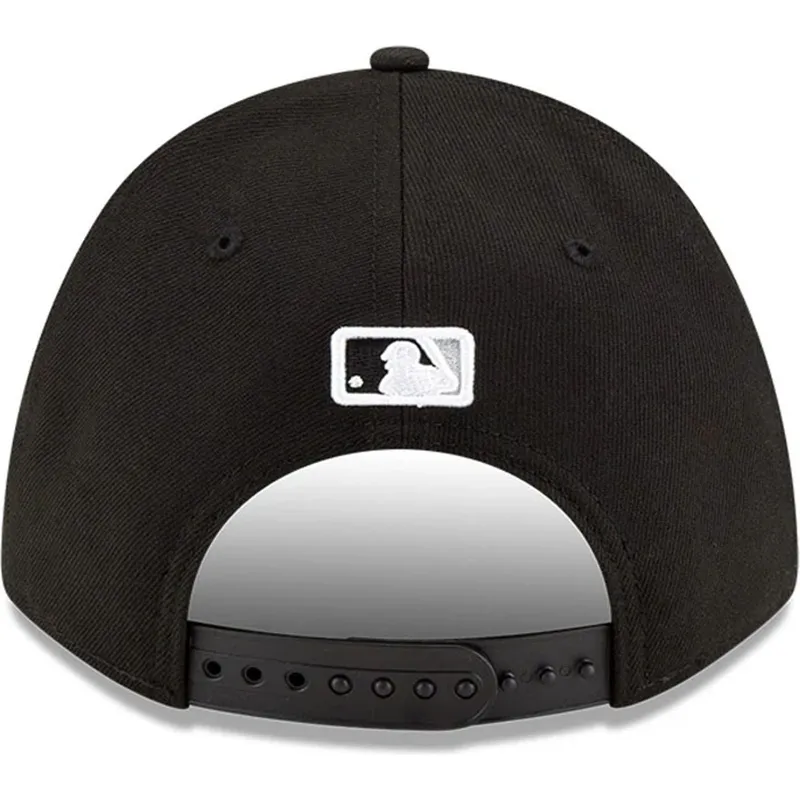 czarna-czapka-z-zakrzywionym-daszkiem-snapback-9forty-m-crown-player-replica-chicago-white-sox-mlb-new-era