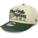 buet-beige-og-gron-justerbar-kasket-19twenty-washed-graphic-fra-new-york-yankees-mlb-fra-new-era