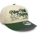 cappellino-curva-beige-e-verde-regolabile-19twenty-washed-graphic-di-new-york-yankees-mlb-di-new-era