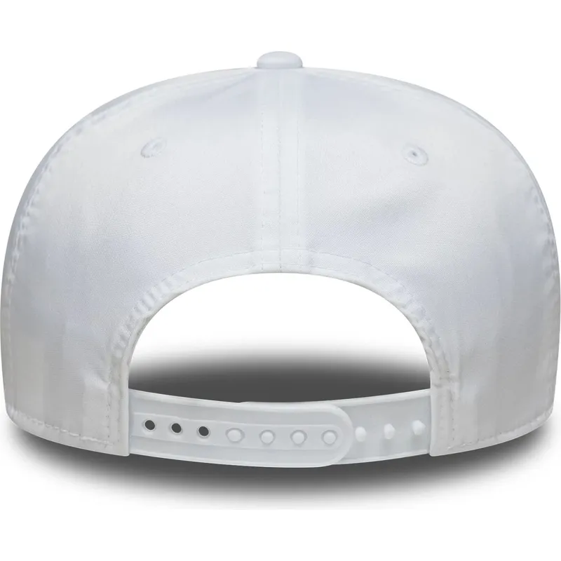 cappellino-curvo-bianco-snapback-9seventy-stretch-snap-technical-golf-di-new-era