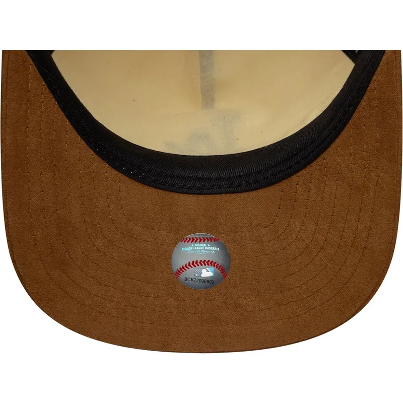 bezowo-brazowa-regulowana-czapka-z-zakrzywionym-daszkiem-9fifty-a-frame-suede-visor-los-angeles-dodgers-mlb-new-era