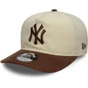 buet-beige-og-brun-justerbar-kasket-9fifty-a-frame-suede-visor-fra-new-york-yankees-mlb-fra-new-era