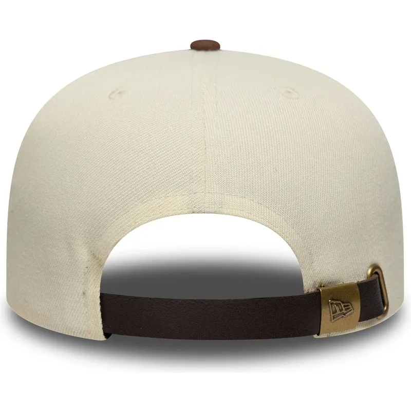 cappellino-curvo-beige-e-marrone-regolabile-9fifty-a-frame-suede-visor-di-new-york-yankees-mlb-di-new-era