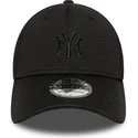 svart-bojd-keps-med-justerbar-passform-och-svart-logotyp-39thirty-stretch-mesh-fran-new-york-yankees-mlb-av-new-era