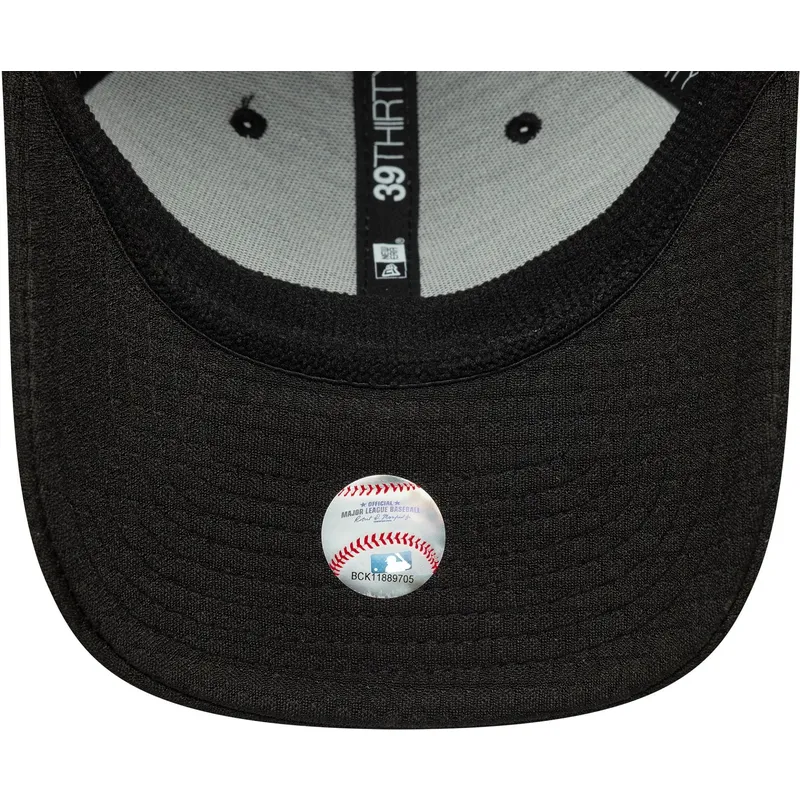 sort-buet-kasket-med-justerbar-pasform-og-sort-logo-39thirty-stretch-mesh-fra-new-york-yankees-mlb-fra-new-era